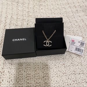Authentic Chanel necklace 21C